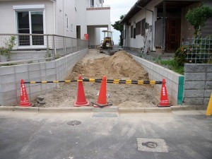 新築 外構工事 車庫 施工中