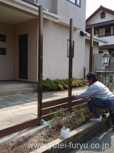 アーバンフェンスの板張り工事中