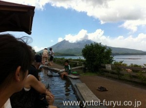 桜島を見ながら足湯