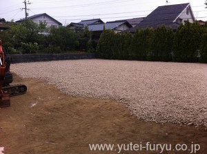 防草・防犯砂利敷き込み