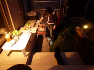 庭でBBQ　夜